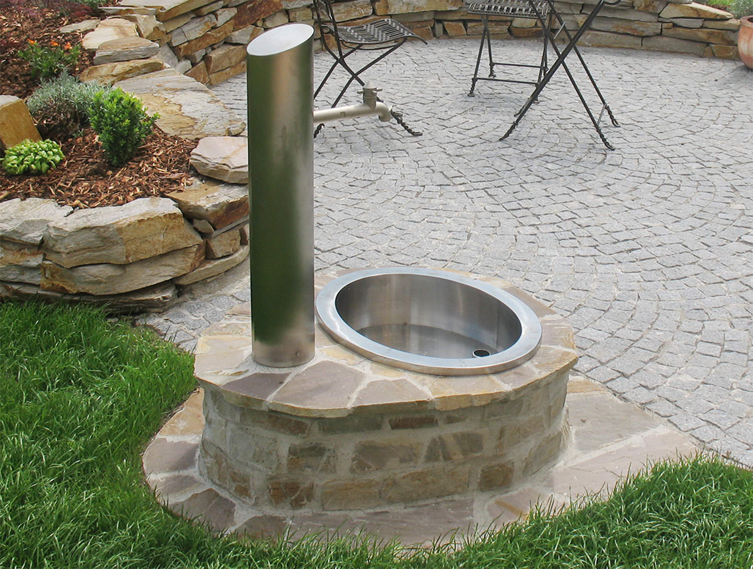 Foto eines Beispieles für Pflasterer-Arbeiten für einen Brunnen